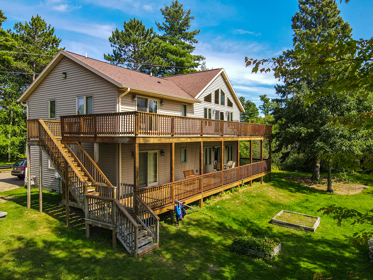 Exterior - Back Deck & Stairs