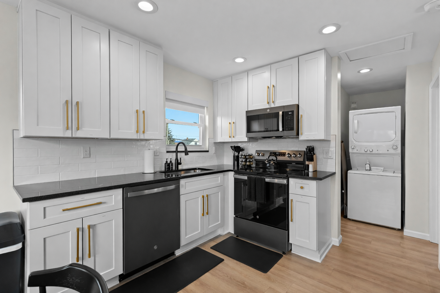 Bright, modern kitchen with full-size appliances, ample cabinetry, and clean finishes—perfect for cooking, meal prep, and comfortable everyday stays.