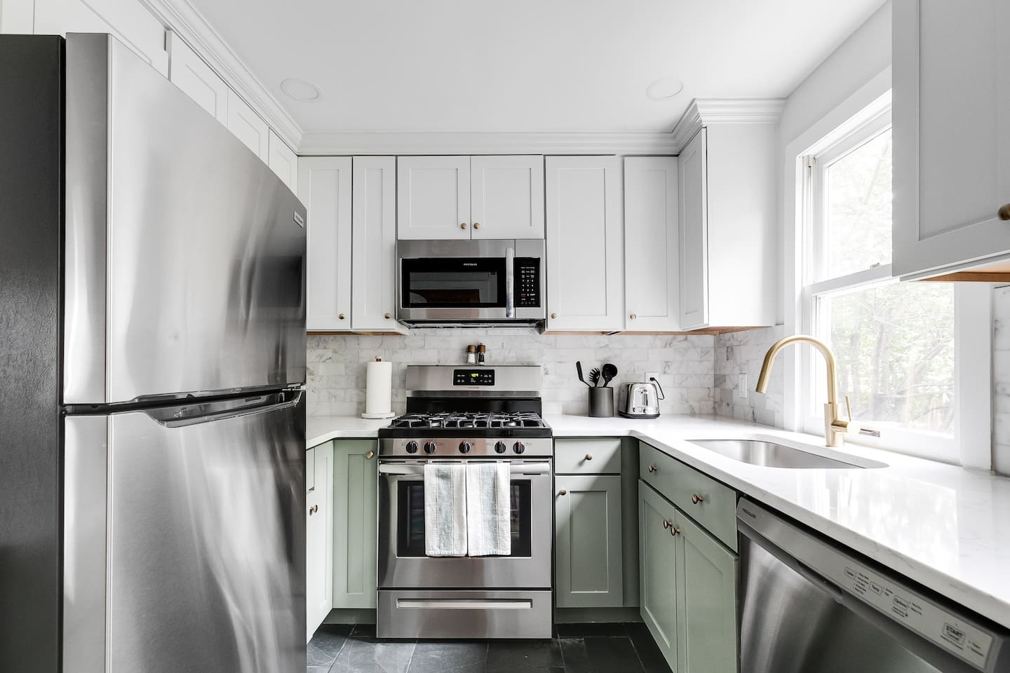 Fully Stocked Kitchen: Cook up a feast surrounded by modern elegance and sunny views!