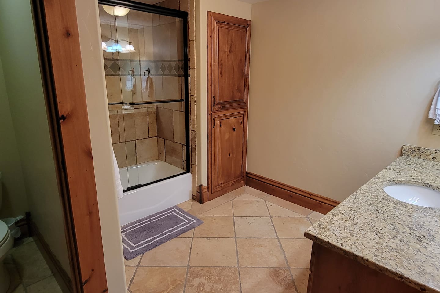 Bathroom 2 - en suite.