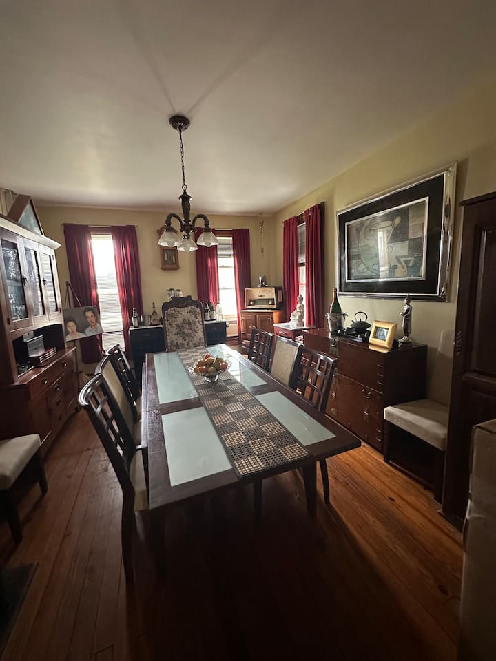 Full dining room setup, complete with everything a chef would need — dishes, serving platters, and napkins all ready to go.