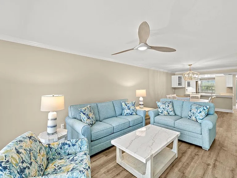 Livingroom with pullout queen couch