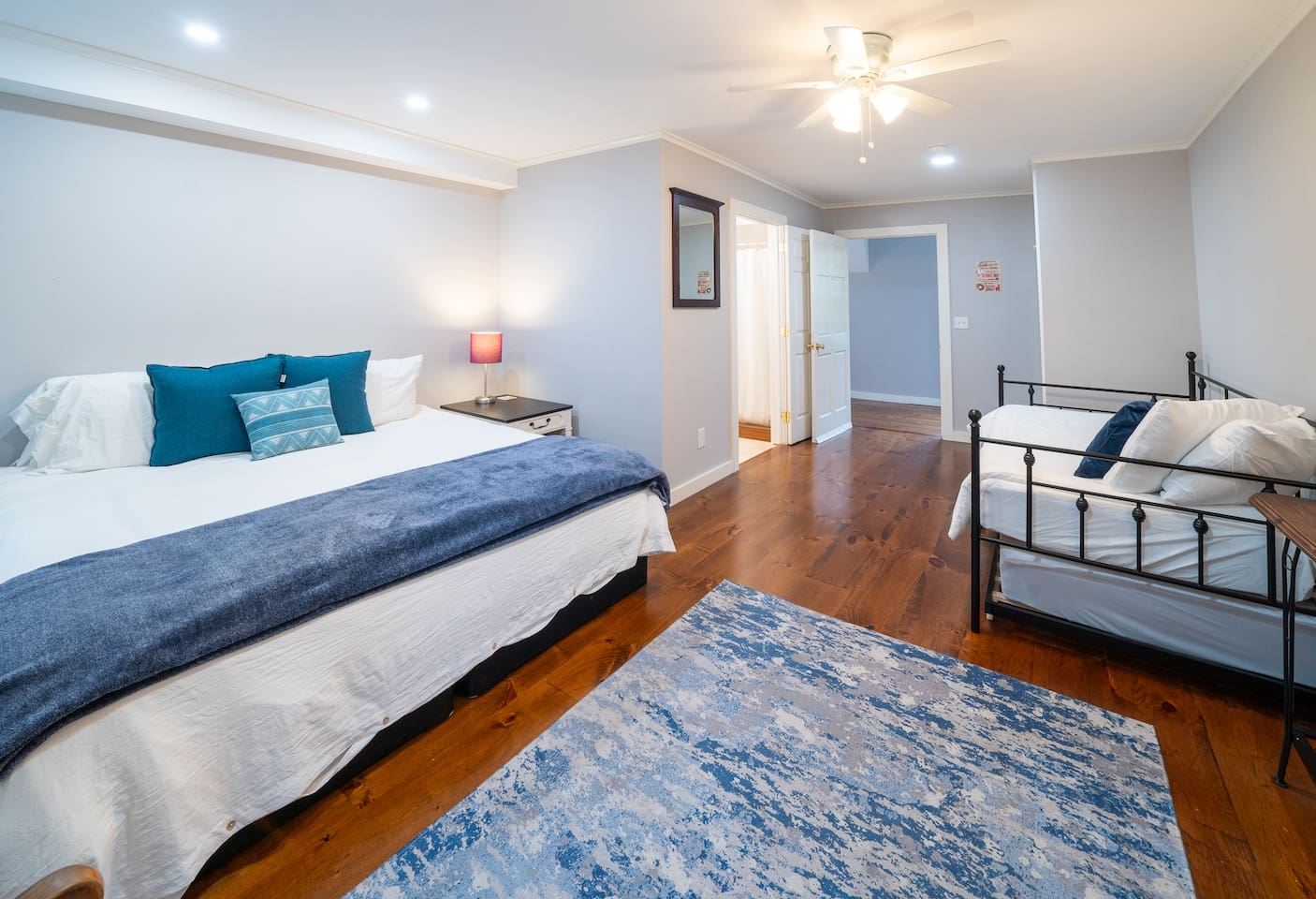 Barn Bedroom - King bed with trundle bed Sleeps 4