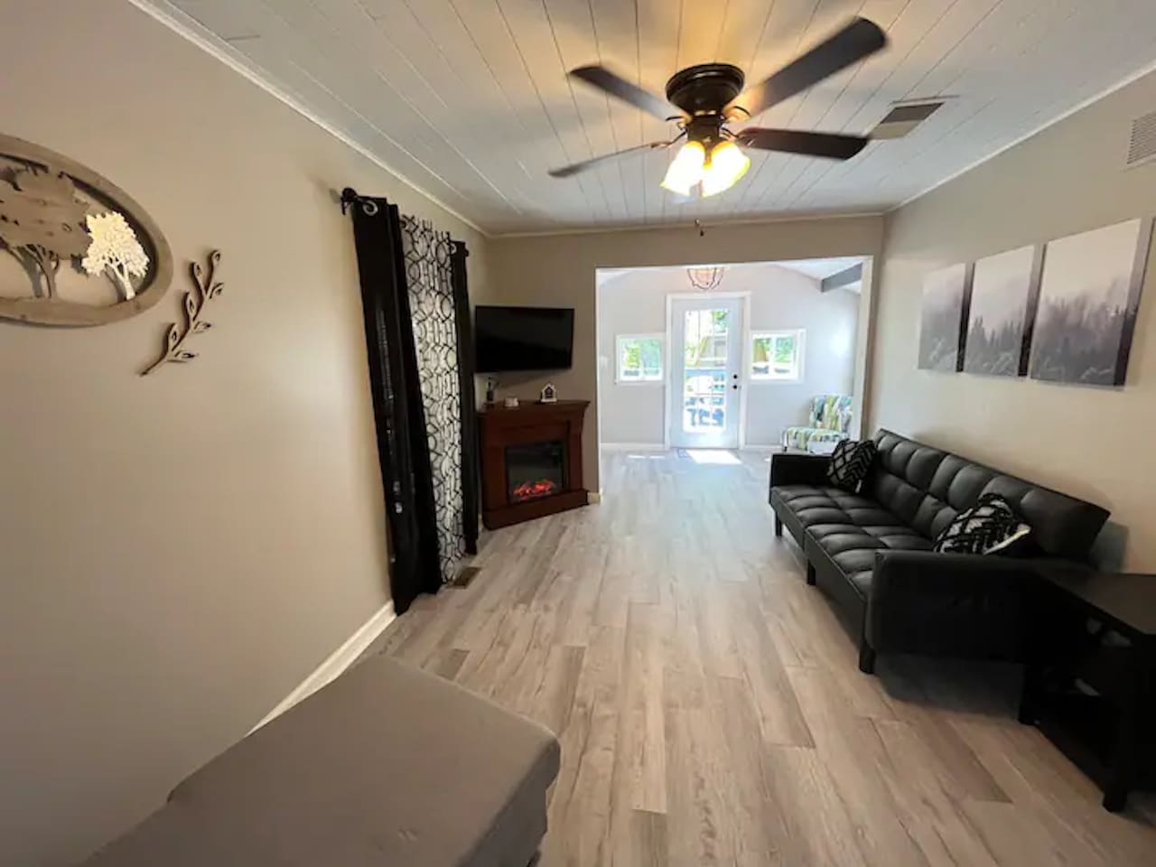 Living Room / Lounge