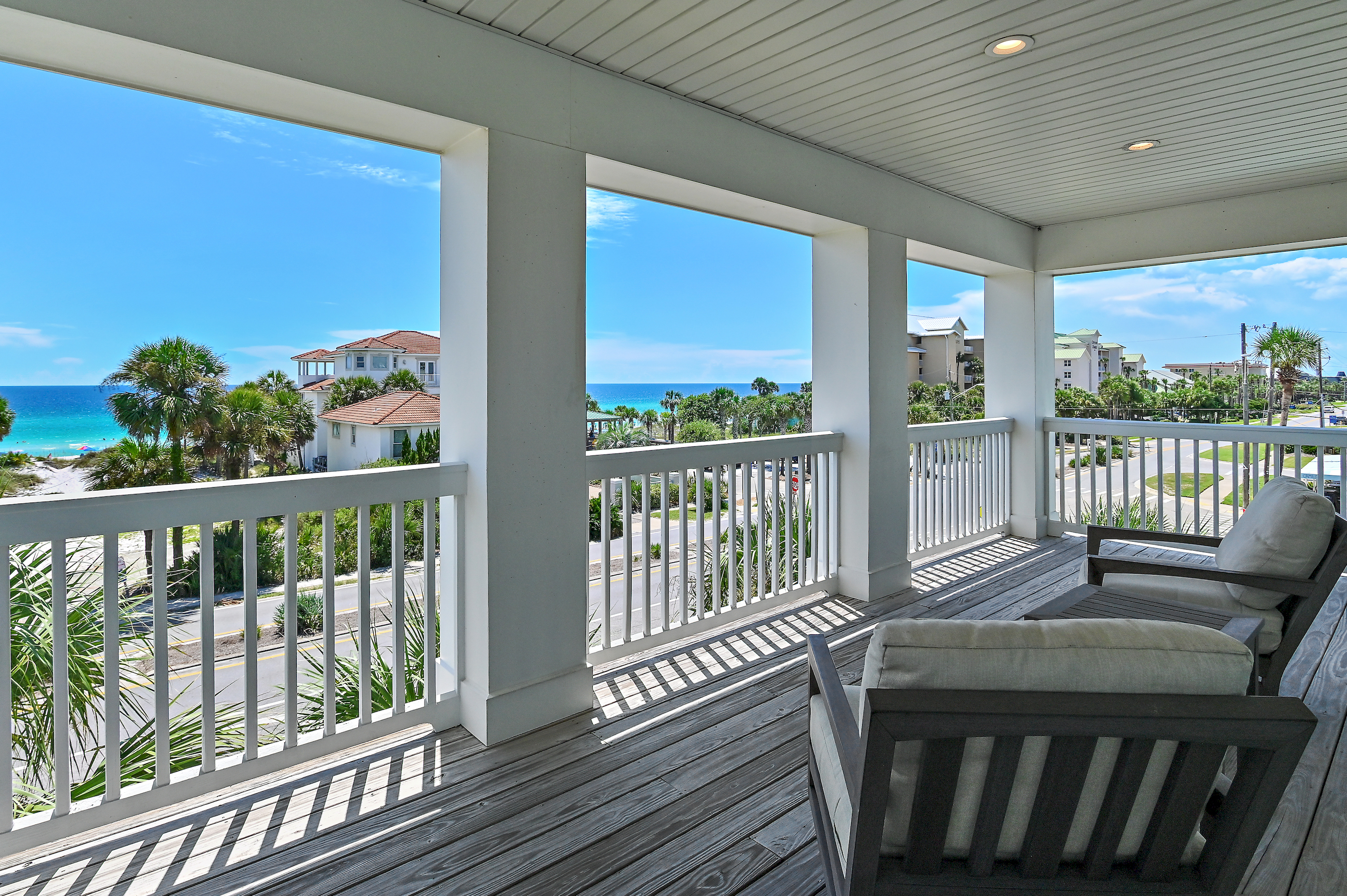 Unwind on the spacious balcony while enjoying beautiful Gulf views and refreshing coastal breezes.