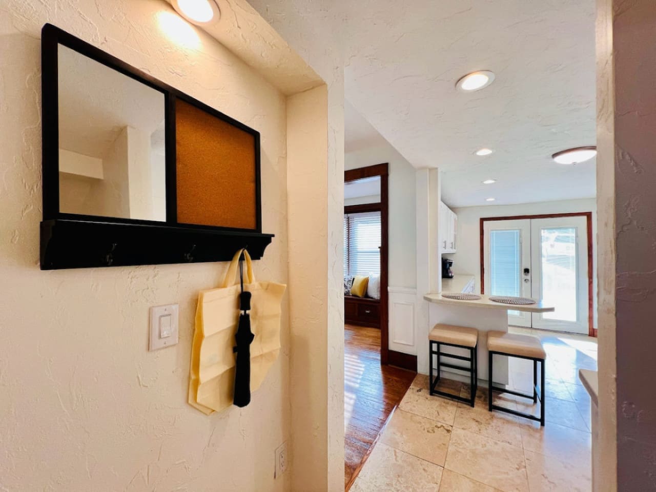 Modern full kitchen, equipped with top-of-the-line appliances and sleek finishes for a stylish cooking experience.