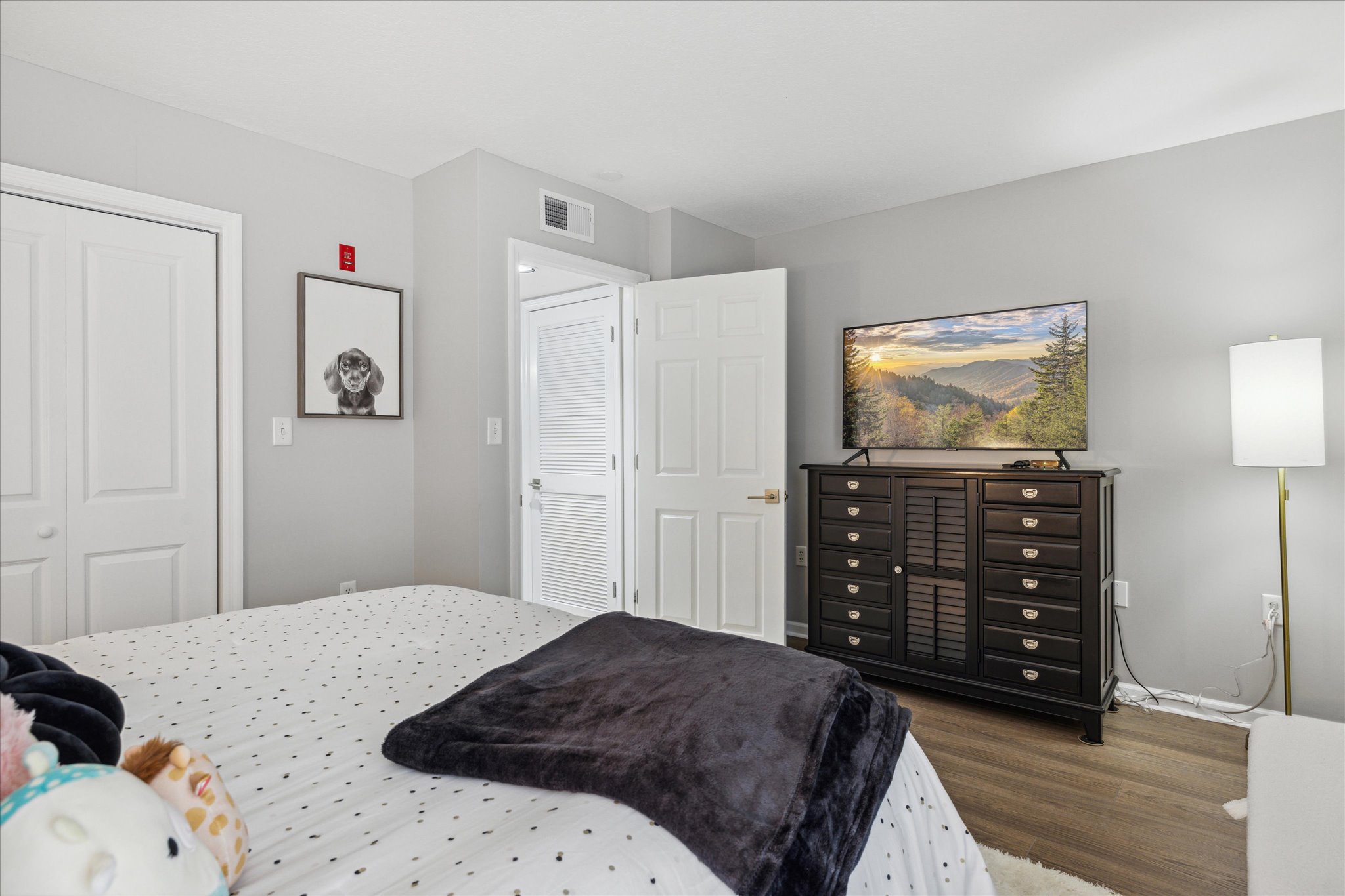 Queen Bedroom