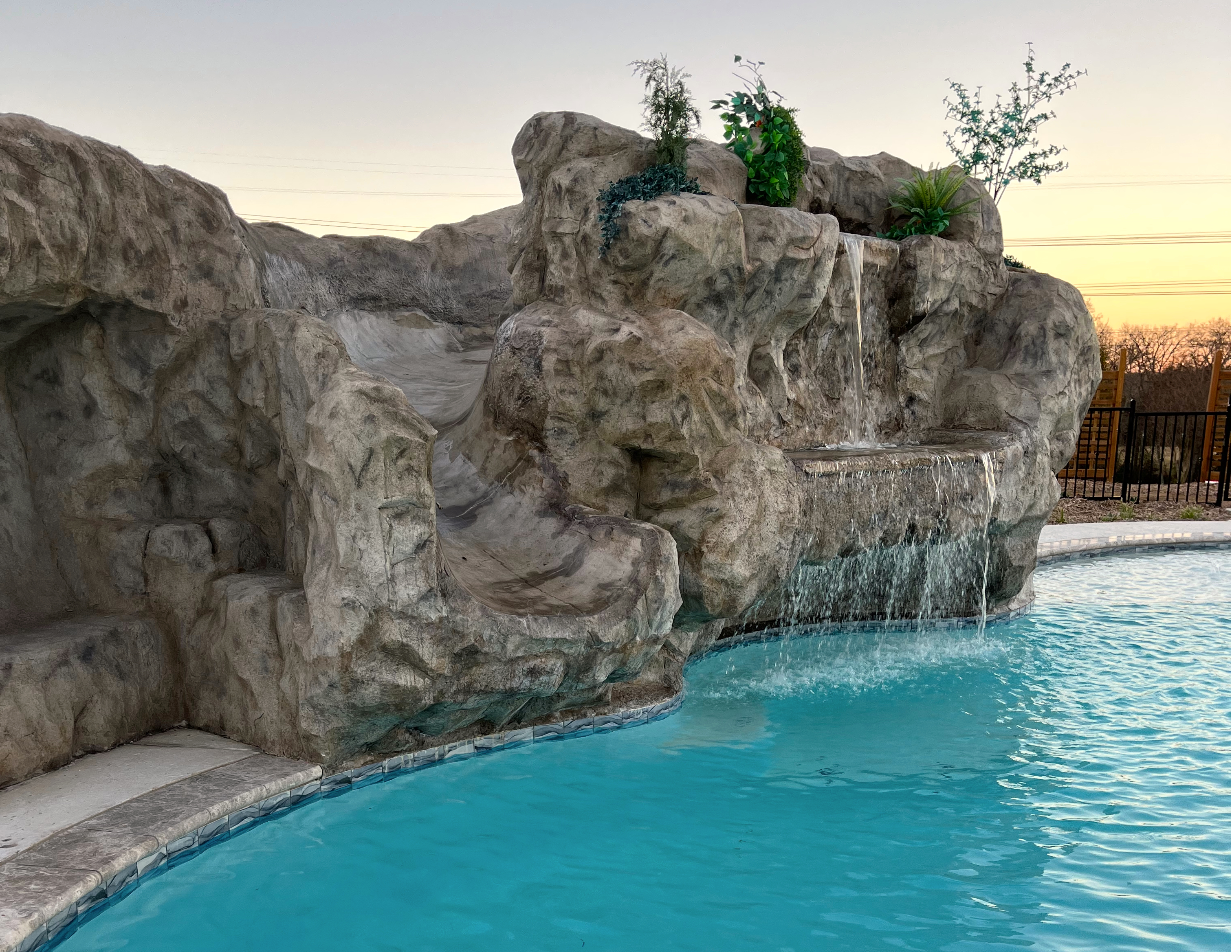 Resort-style pool complex - Fun water slide, your own private water park