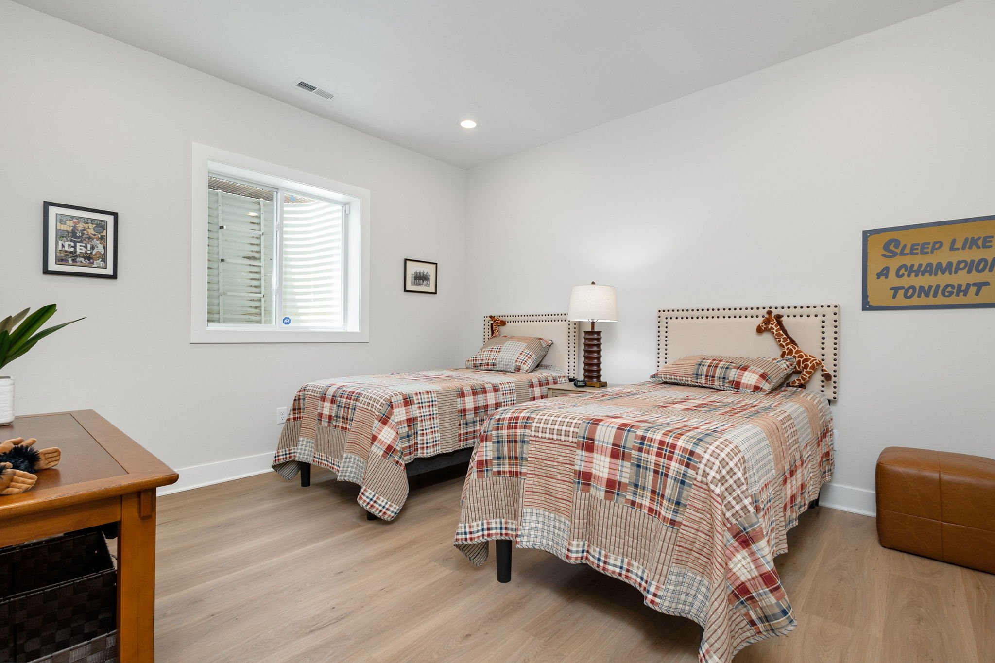 Twin Bedroom 1