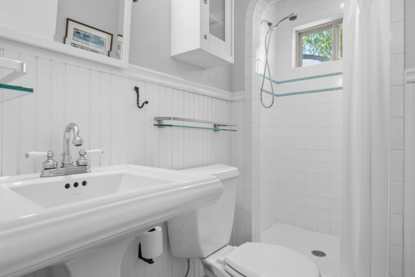 Main Level Shared Bathroom 2