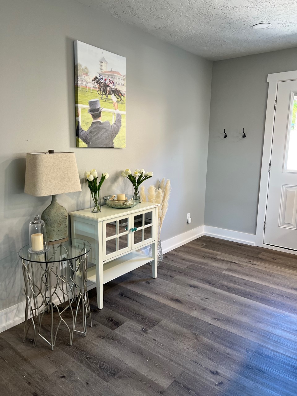 Charming Entryway: Step into a stylish welcome with fresh blooms and artistic flair!