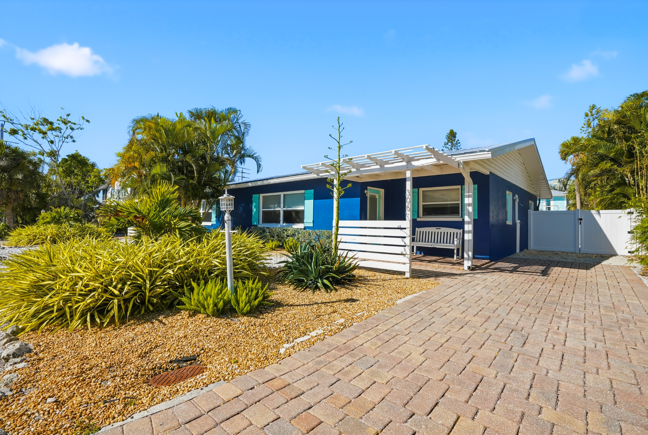 Island Break: Walk to beach, 2bd, sleeps 6, heated pool 3