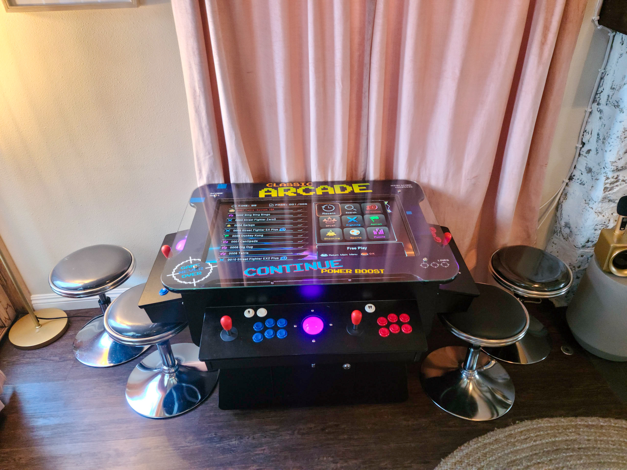 4,000 Arcade games for up to 4 players