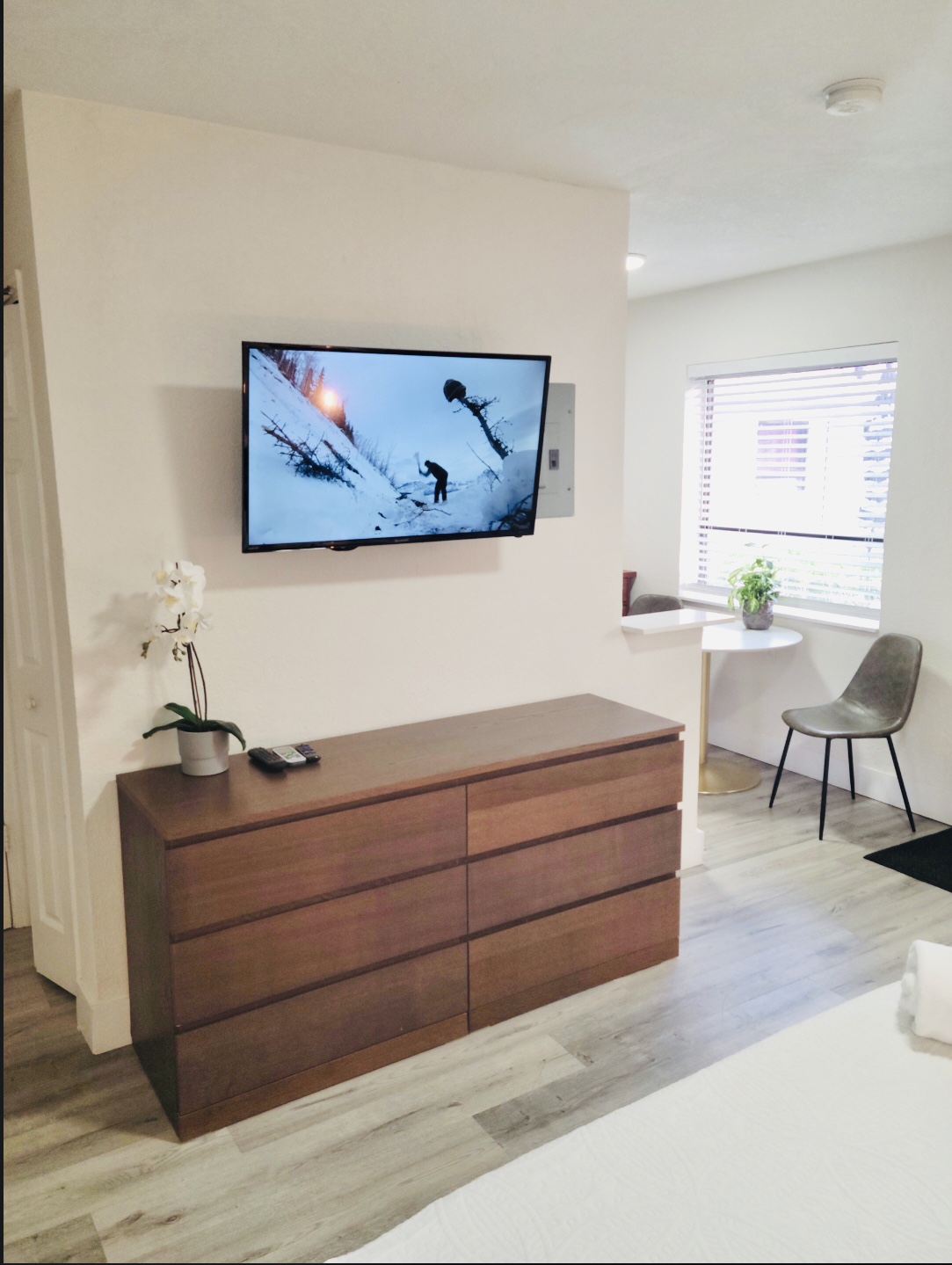 Featuring 40" smart TV, dresser and kitchen area.