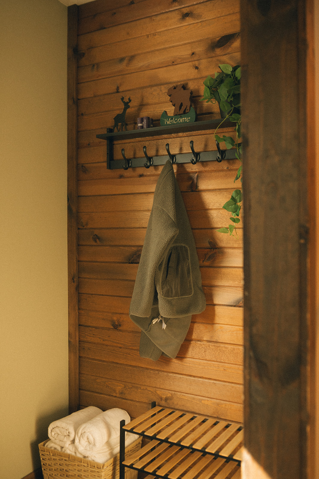 Entry area with hot tub towels