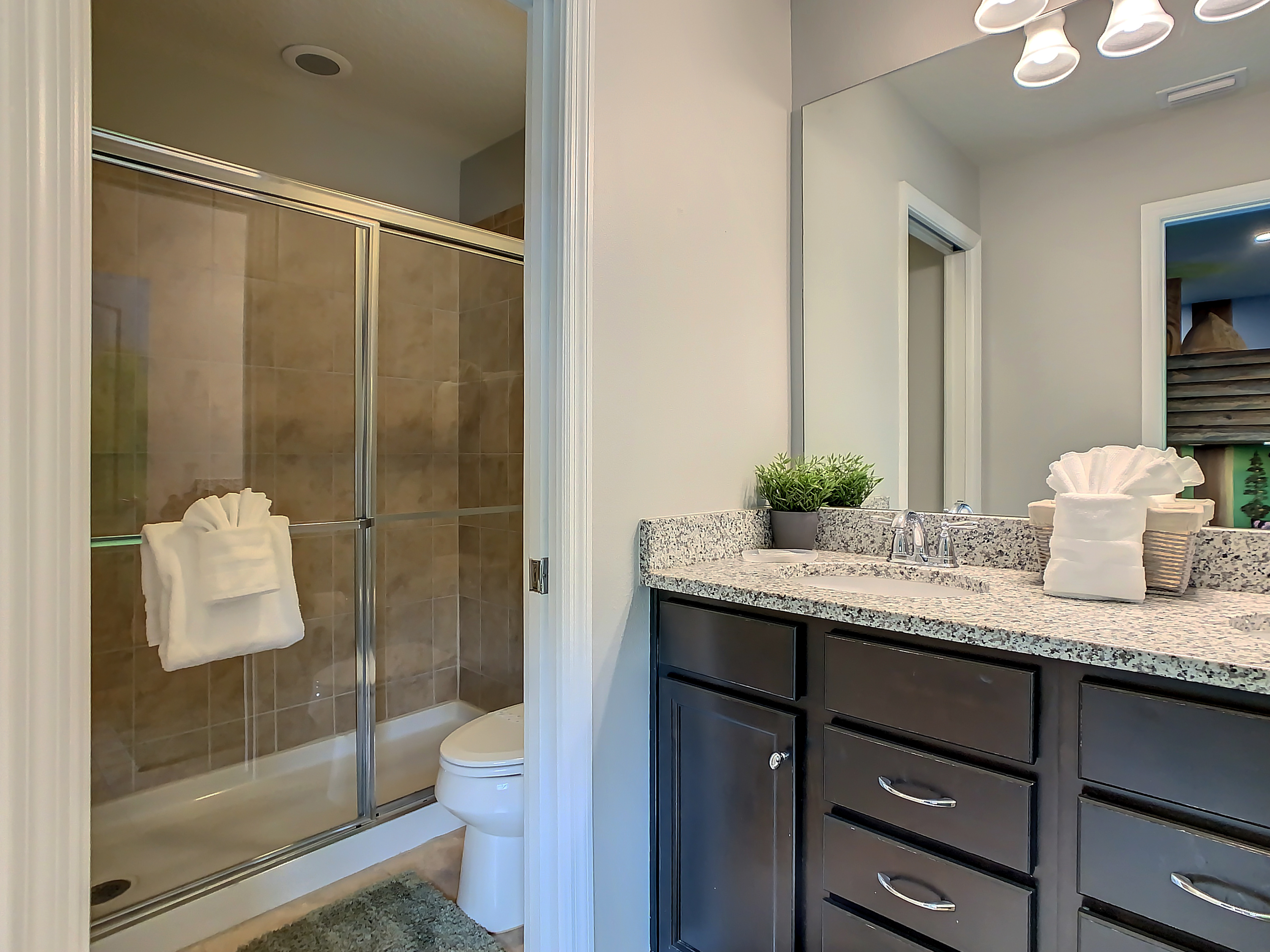 Bath #6-En Suite-2nd Floor