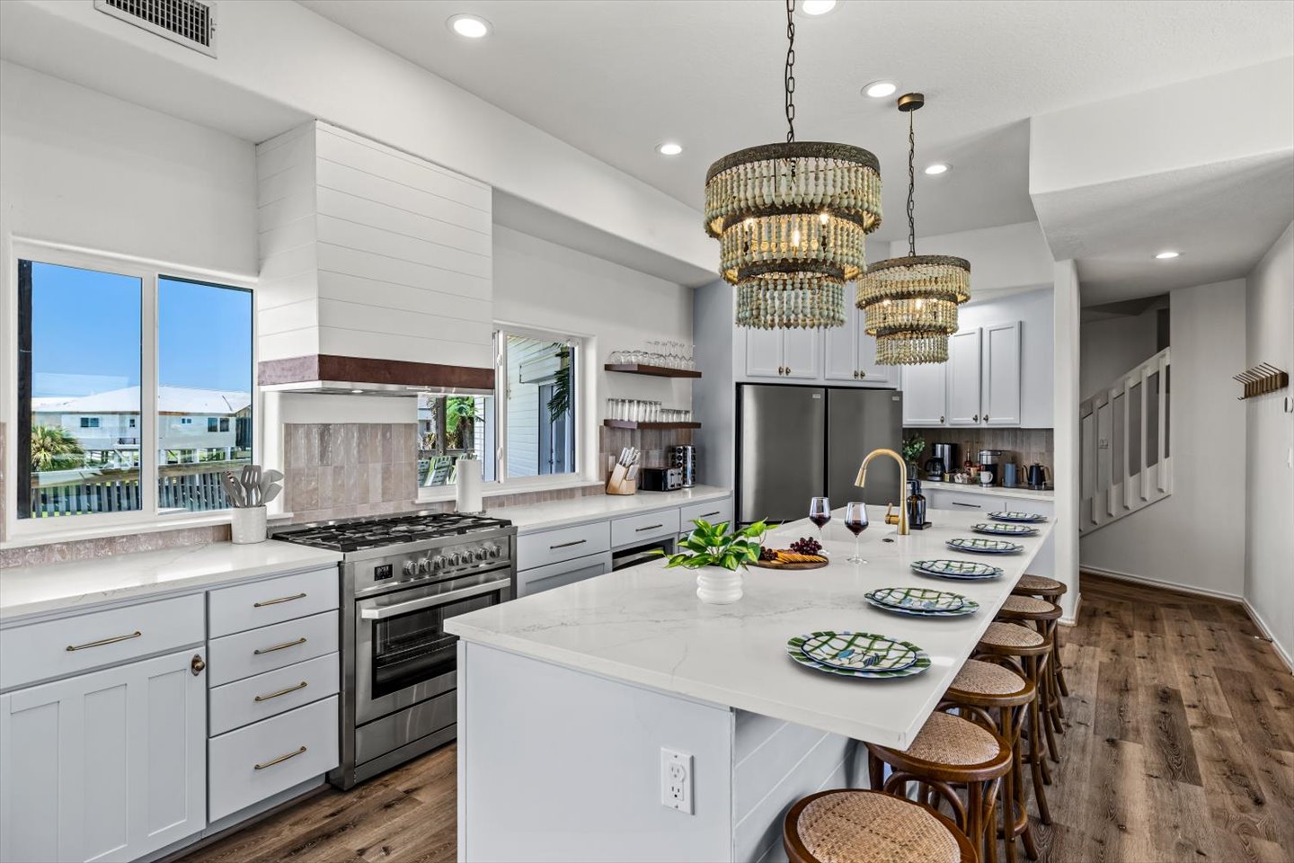 Double fridges, an island that seats 6, an ice maker, crock pot, toaster for 4 and a gas range with 6 burners - well stocked kitchen ready for you. 