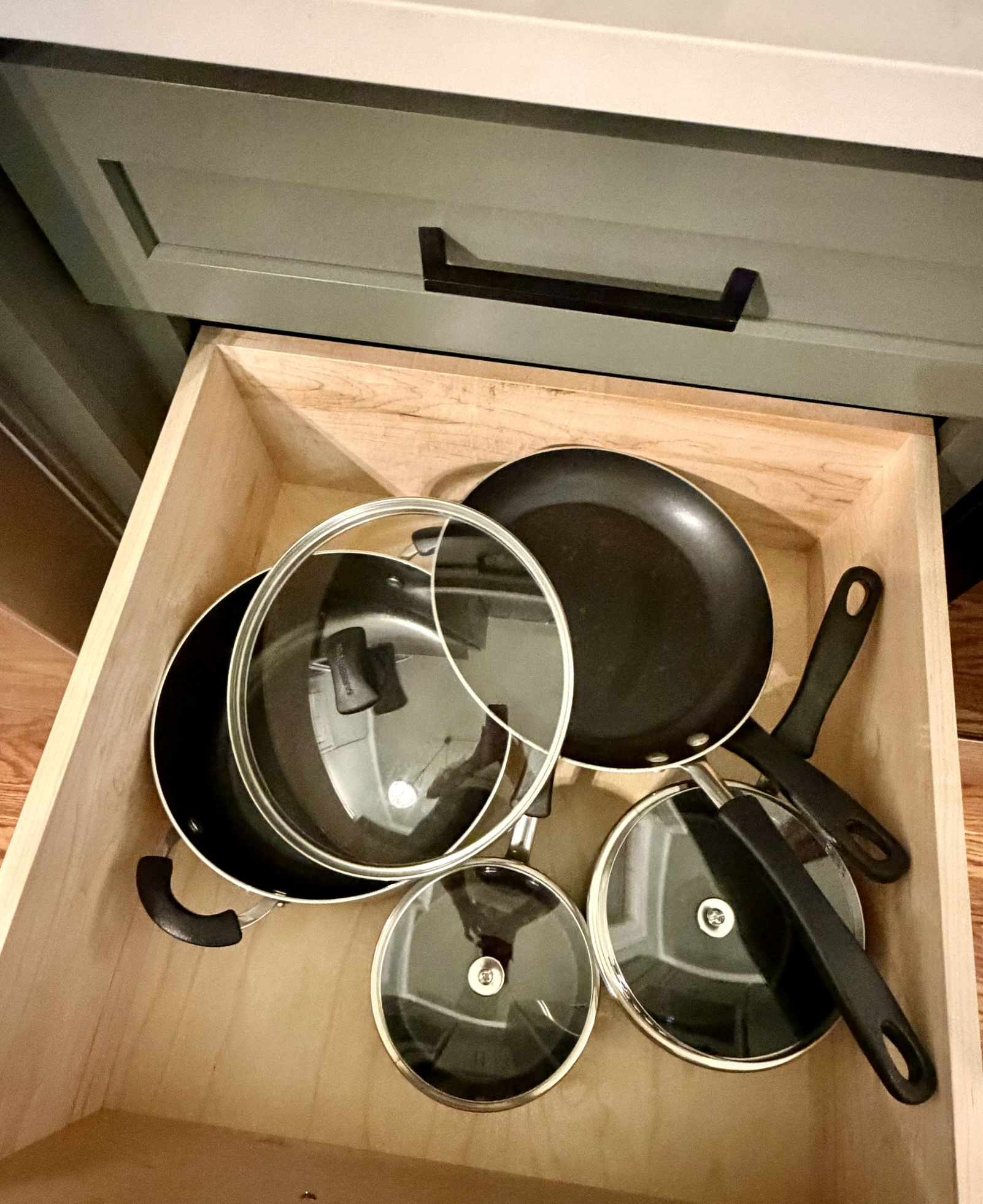 Fully equipped kitchen.