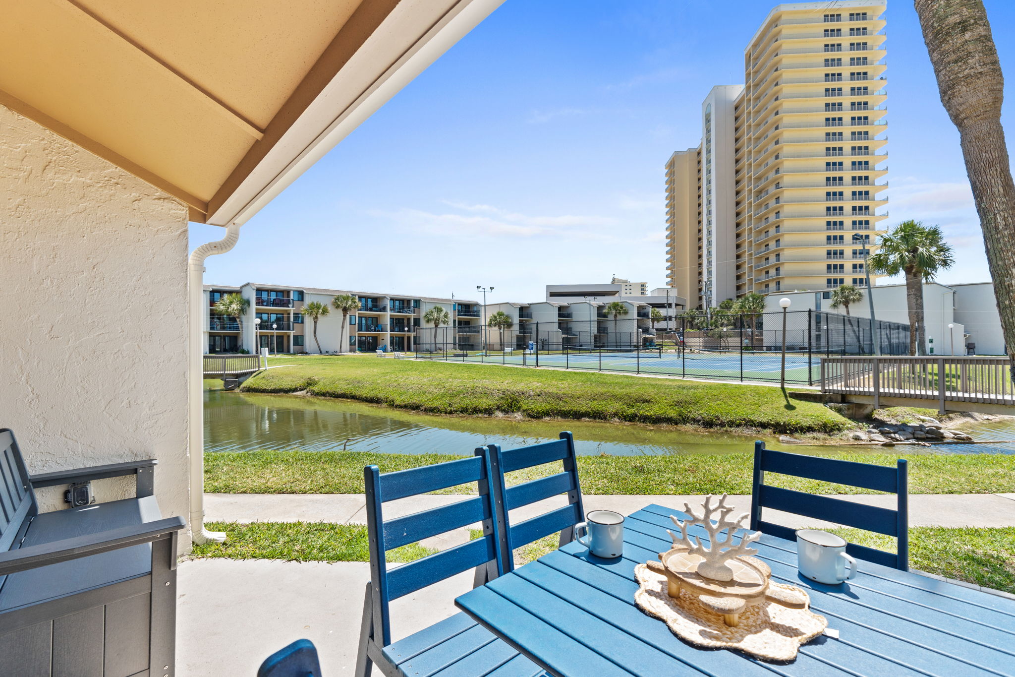 Outdoor Patio with Dining Table and Outdoor Seating Area