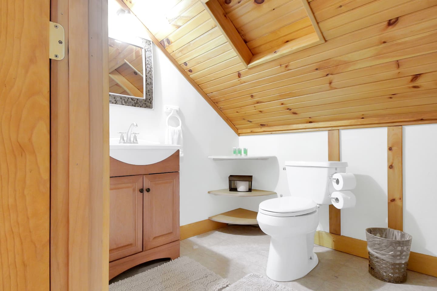 Queen Bedroom ensuite Bathroom