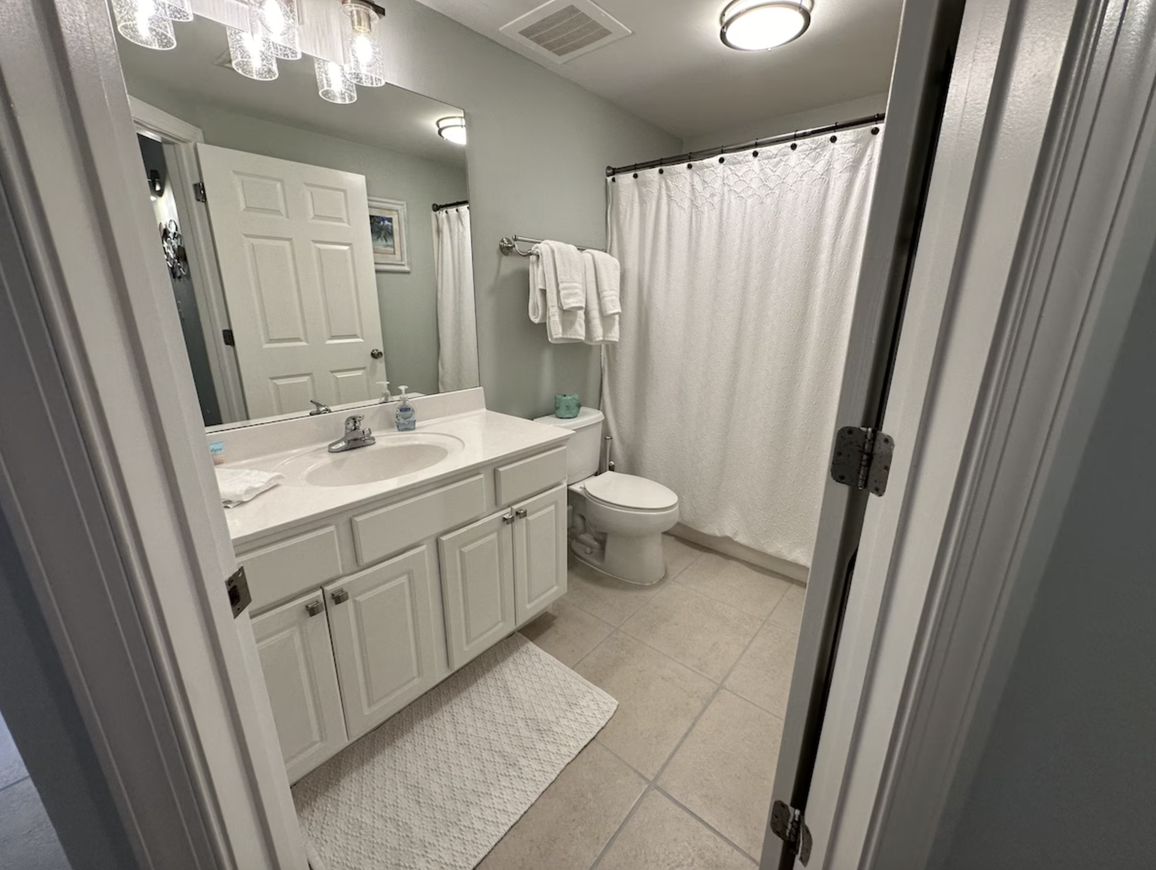 Hallway Bathroom/2nd Full Bath