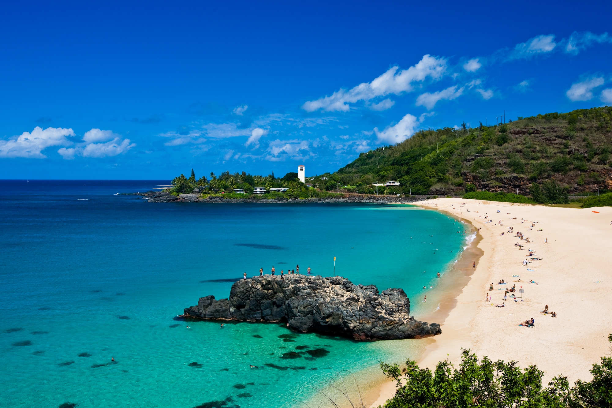 A few minutes to the stunning Waimea Bay