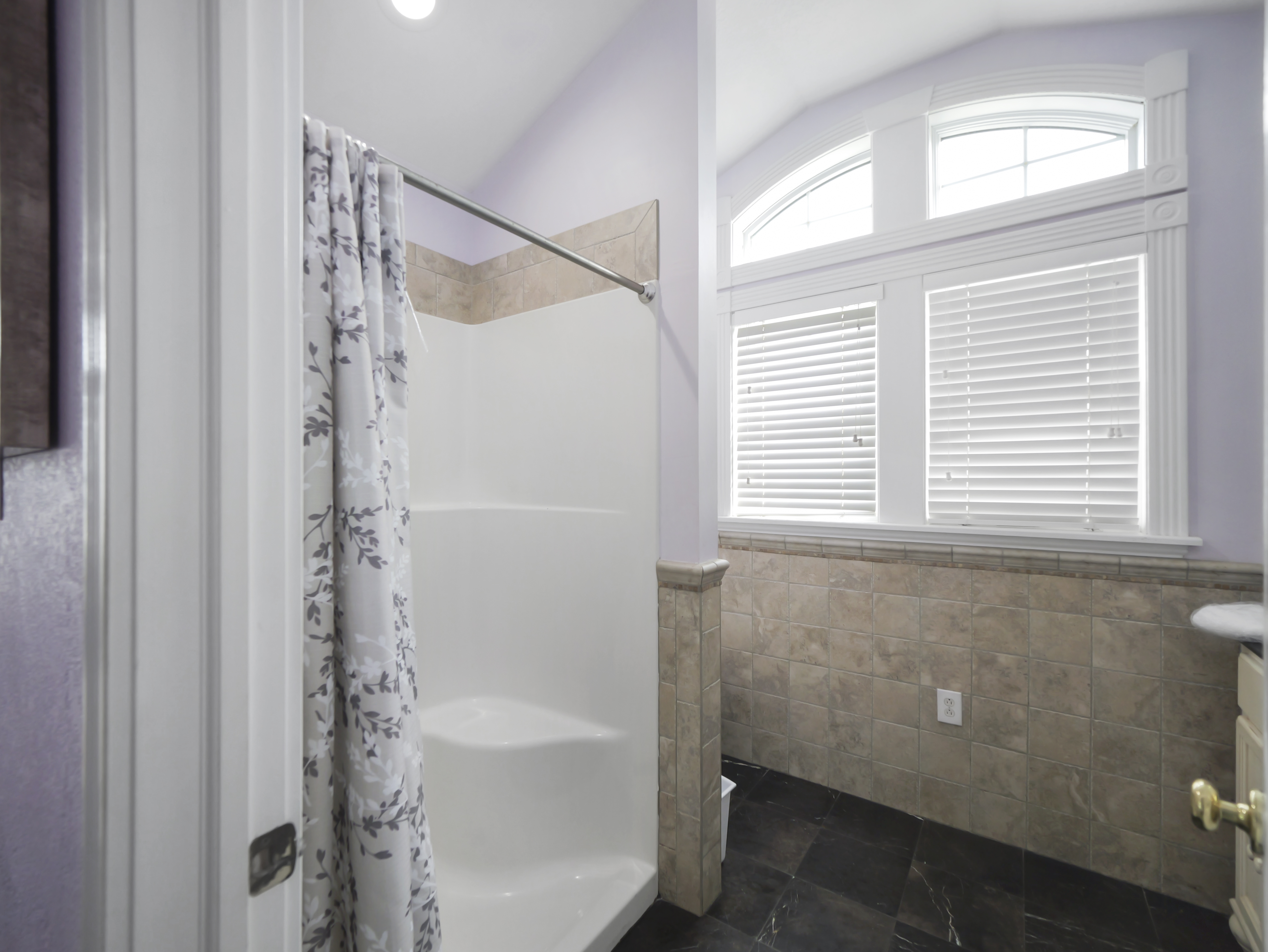 The Hemingway — En-Suite Bath (2)