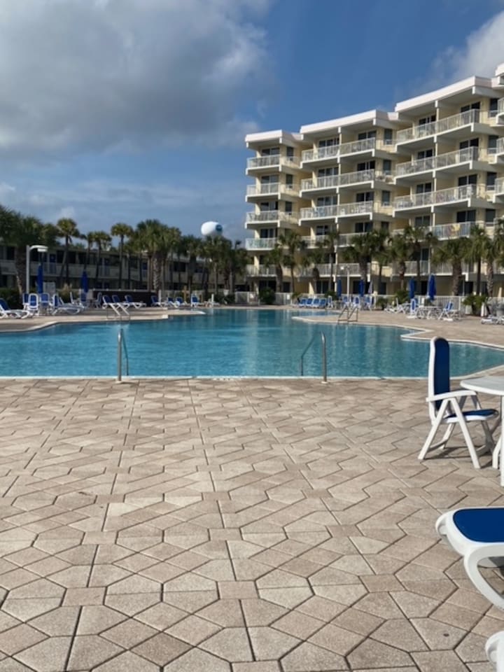 Gulfside pool