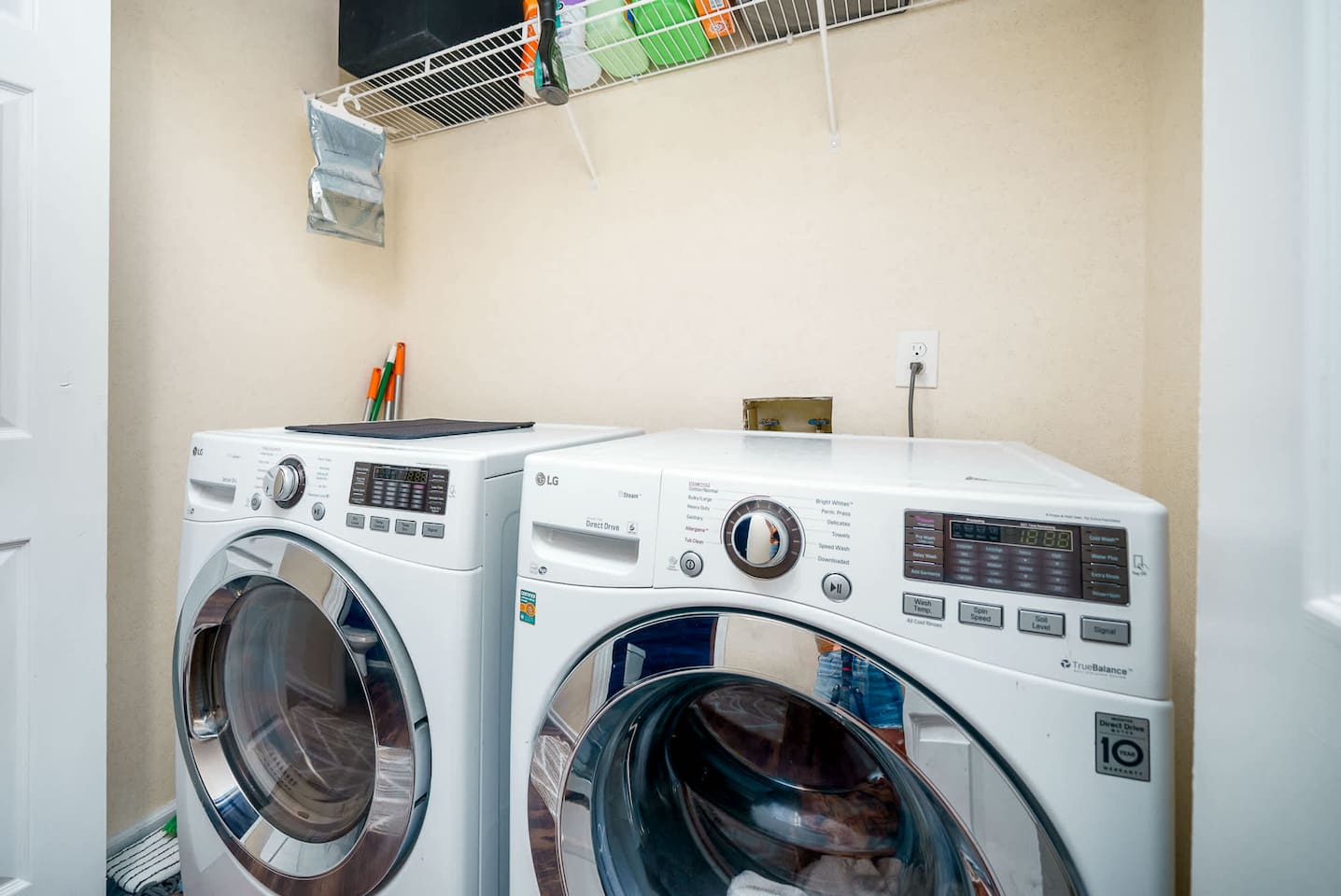 washer and dryer on sight 