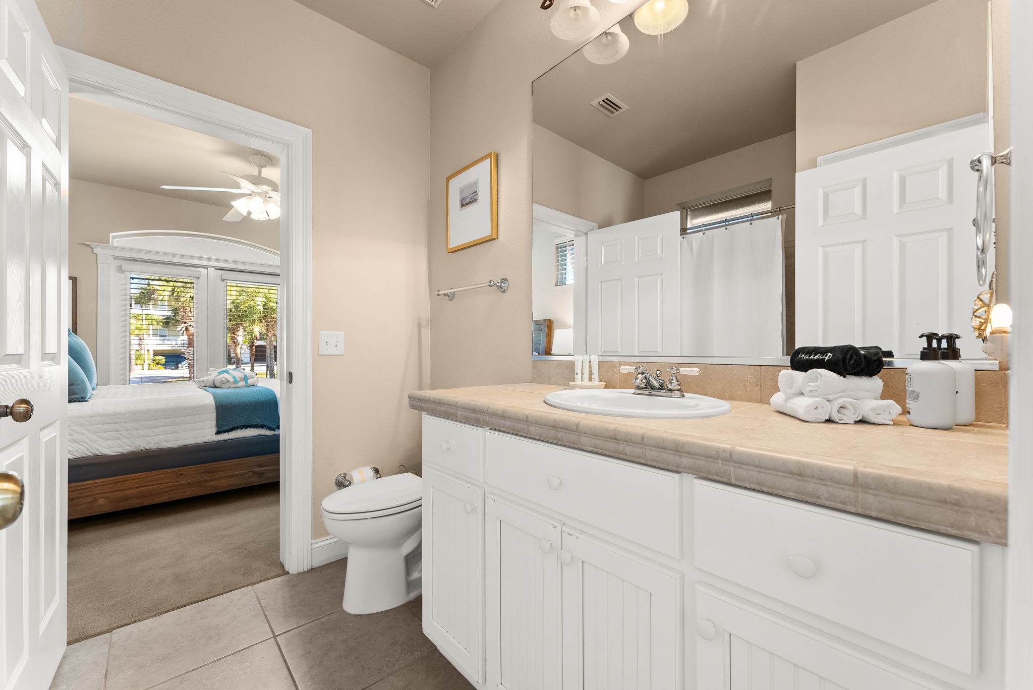 Shared Jack-and-Jill Bath Between Guest Bedrooms