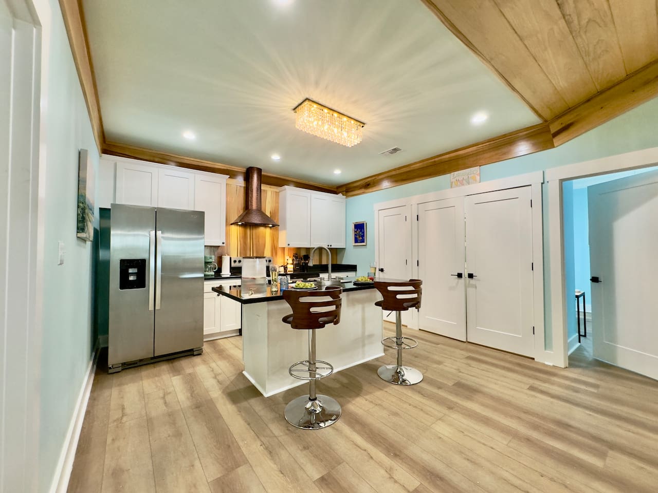 Cook, dine, and unwind in this light-filled space.