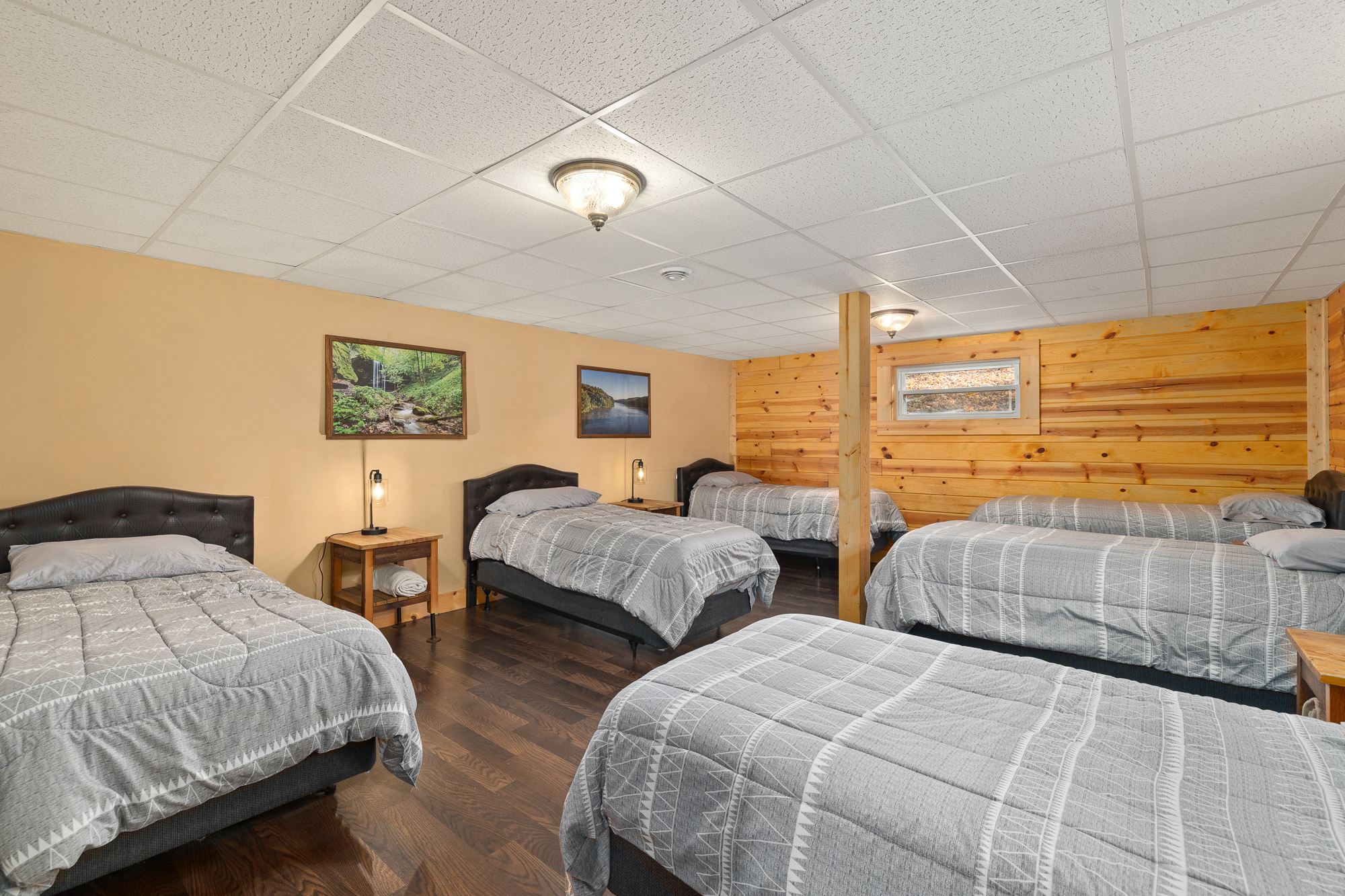 6 Twin Beds in Basement Room