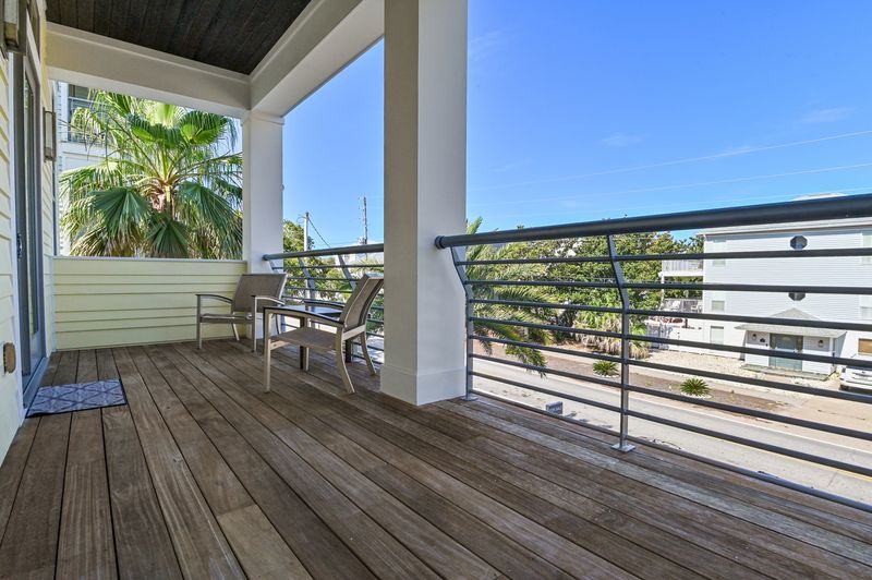 Balcony (Second Floor): Street View