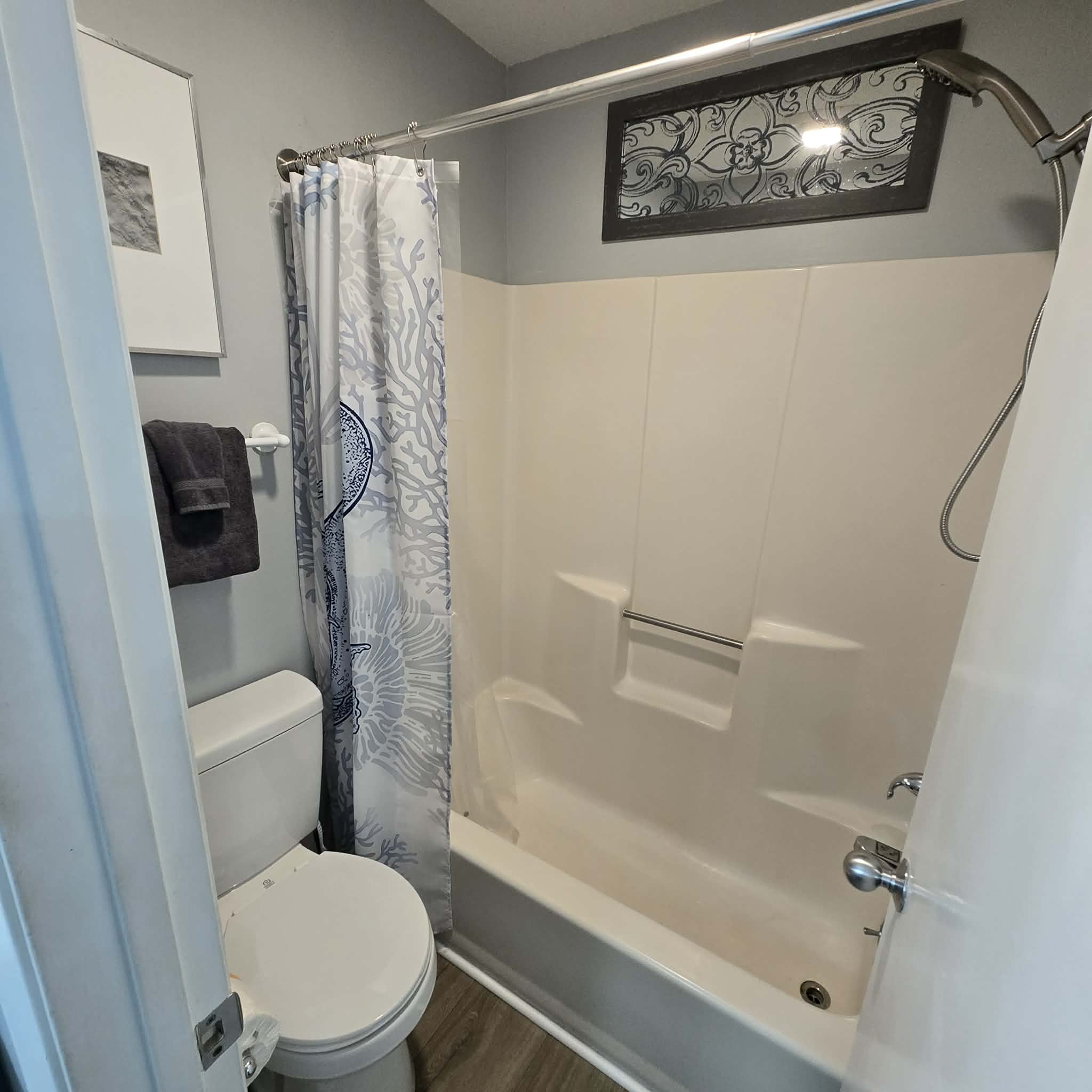 Upstairs Tub/Shower Combo