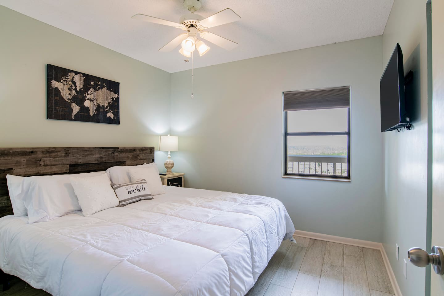 Second bedroom view from doorway.