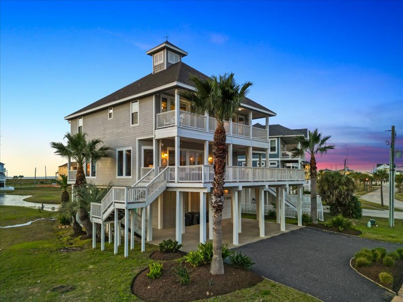 37653571ca9645378bf71dee81f4165b | Beachhouse | Texas | TX | Vacation Homes | Galveston | Crystal Beach | Kokomo | Breezy Days | Beachfront Elegance | Sunrise Serenity | Southern Sands Property Management, LLC