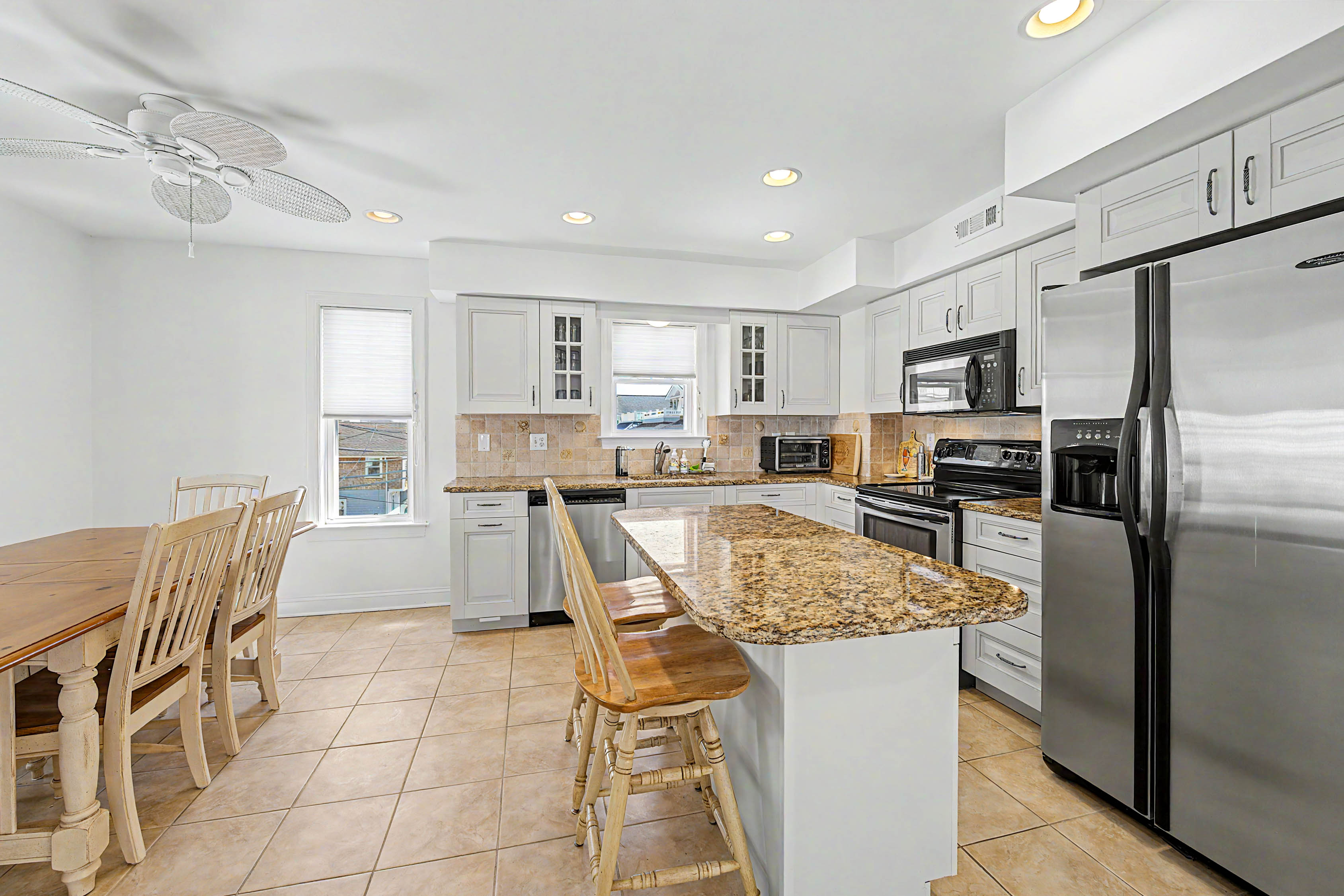kitchen_island_barstools_dining_area