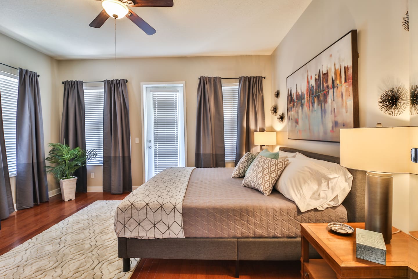 "This airbnb was absolutely amazing! Clean, modern and had everything we needed. The place has so much character as does Ybor as a whole... I would 100% stay here again"
Chris (Guest Review)