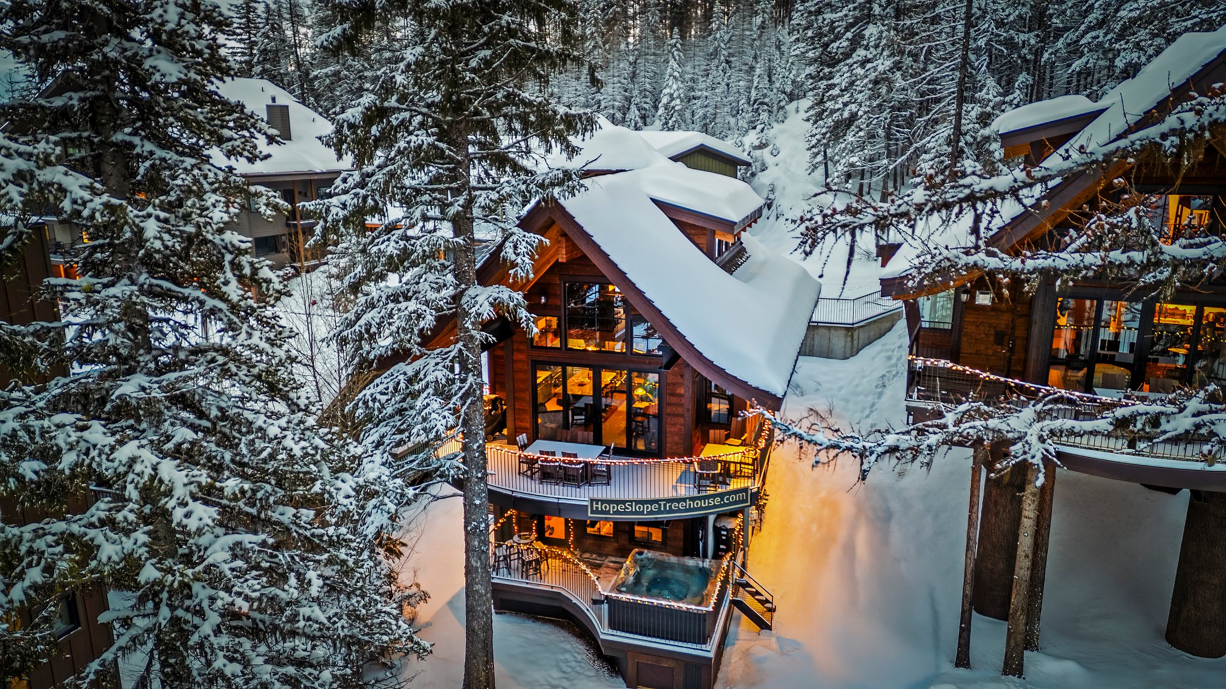 Enjoy the full treehouse experience winter or summer!
