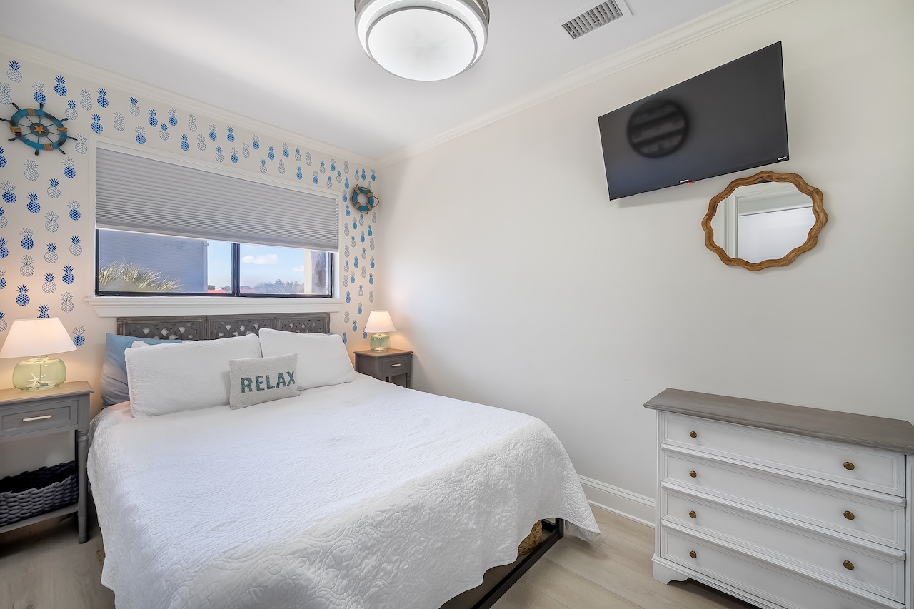 bedroom | Susu's Sea Cabin | 238C 1300 Ocean Blvd | Isle of Palms, SC | IOP Escapes