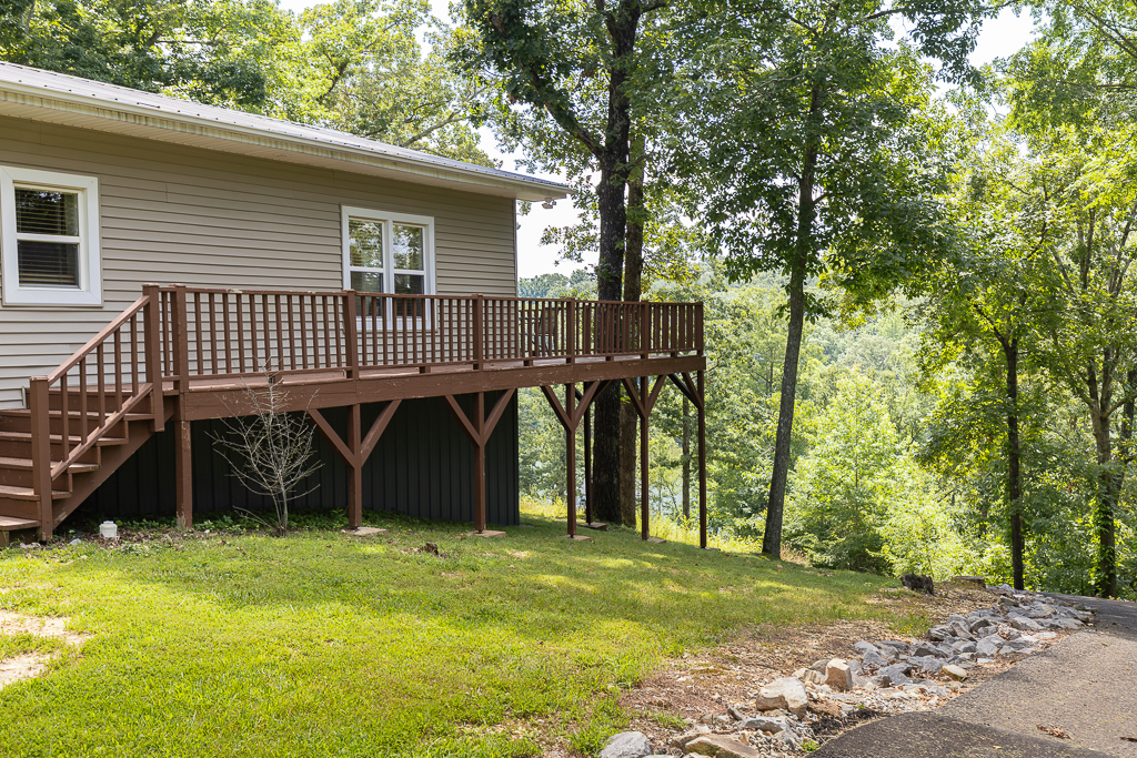 Charming deck with space to relax, unwind