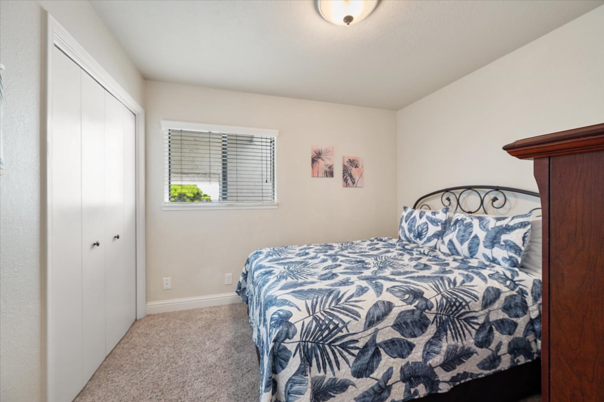 Downstairs bedroom-Queen bed