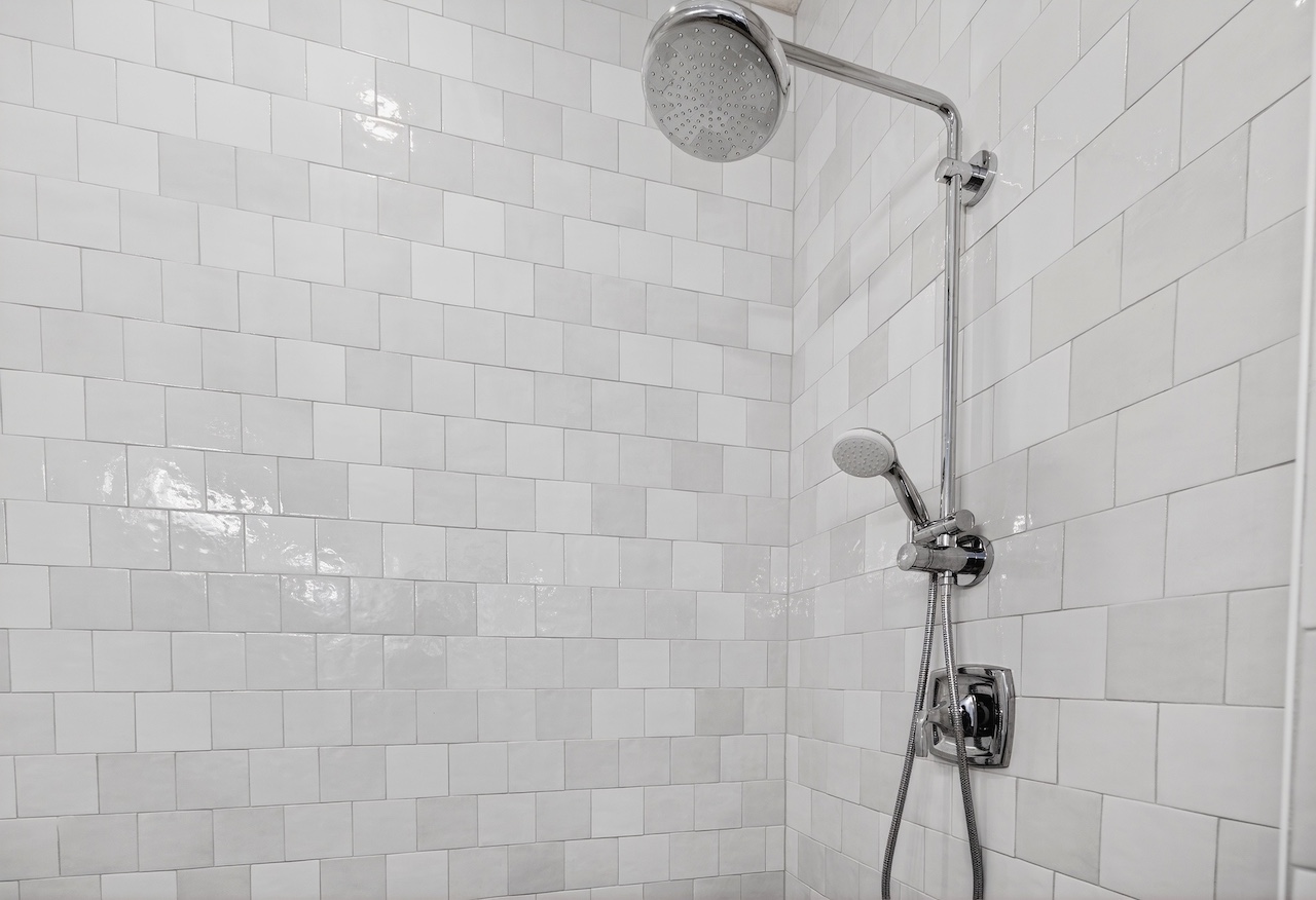 King Room Ensuite Bath  | Southern Grace | 6 23rd Ave.