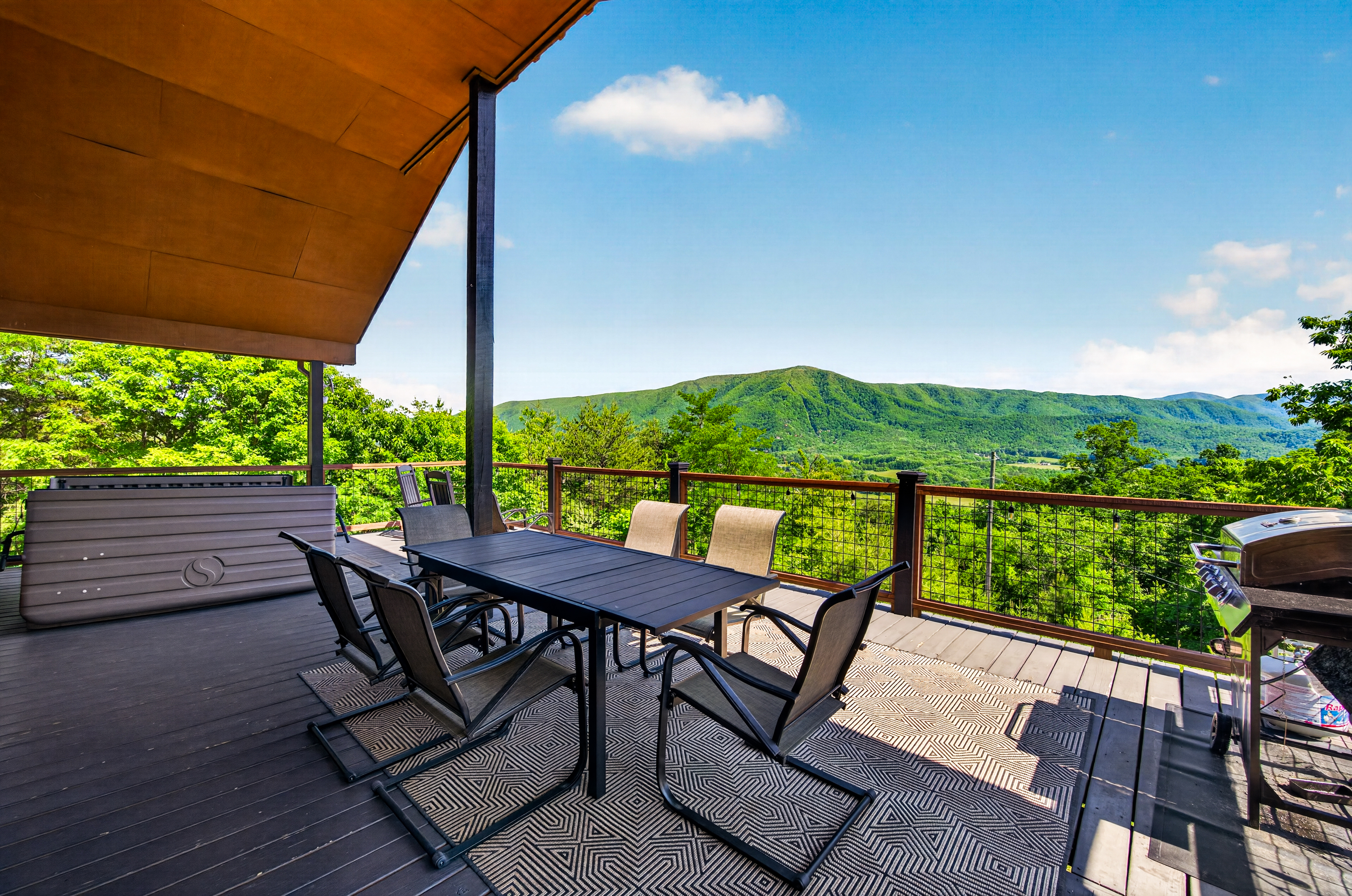 Upper Deck with Views!