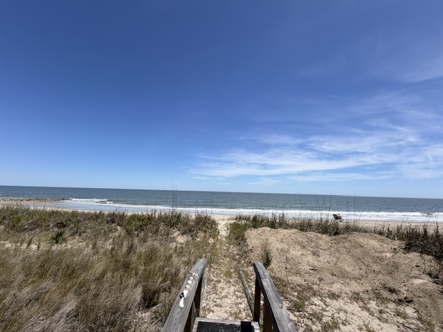 Private Walkway to the Beach!