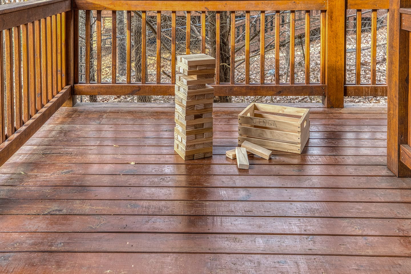 Mountain views from the wrap-around porch. Plenty of outdoor games to play! Giant jenga, cornhole/bags, ball toss, ring toss, plus mini golf putt-putt! 