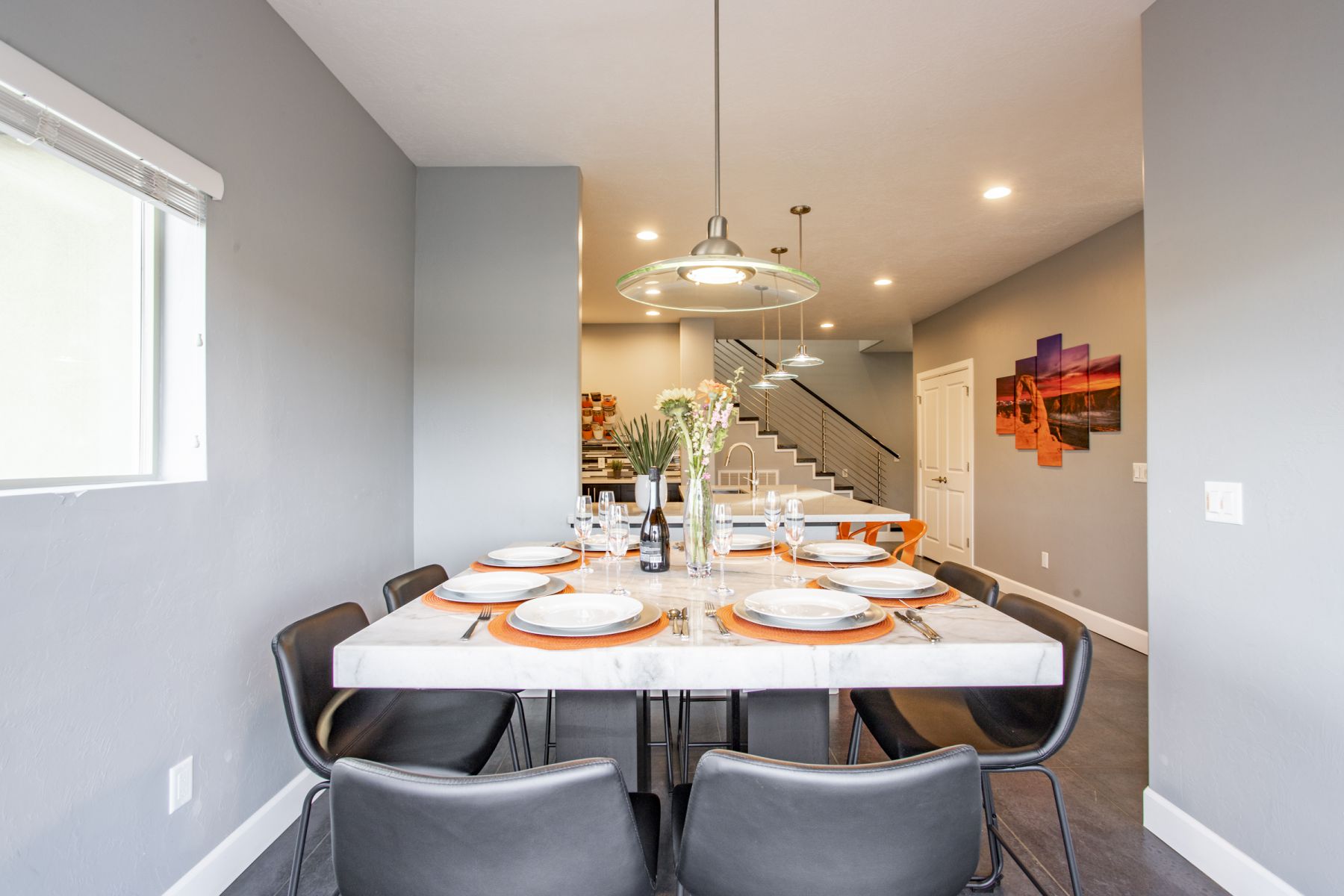 Inside Dinning
