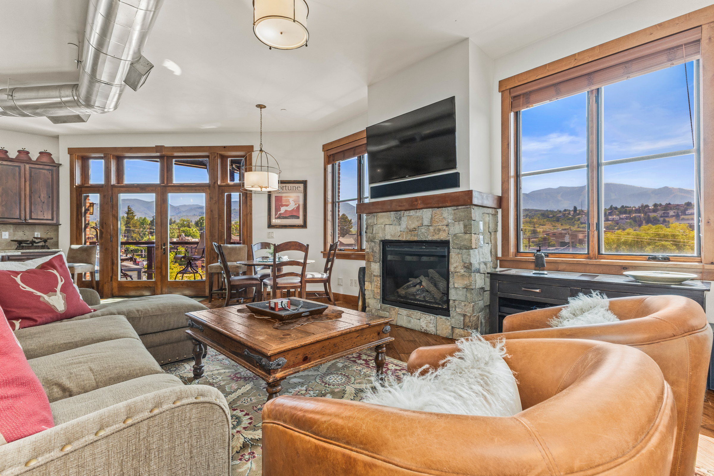 Living Room | Smart TV | Fireplace