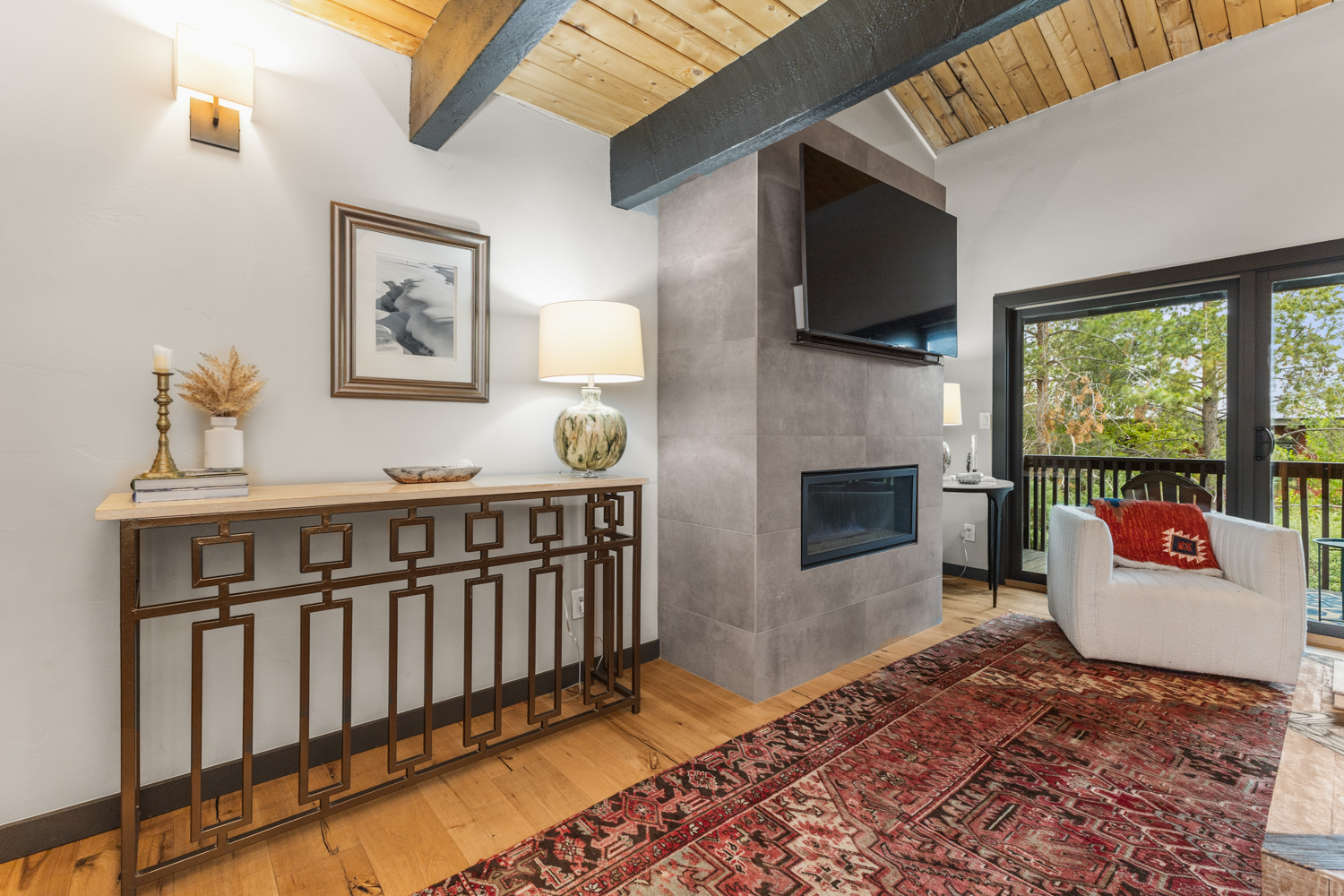 Living Area | Smart TV