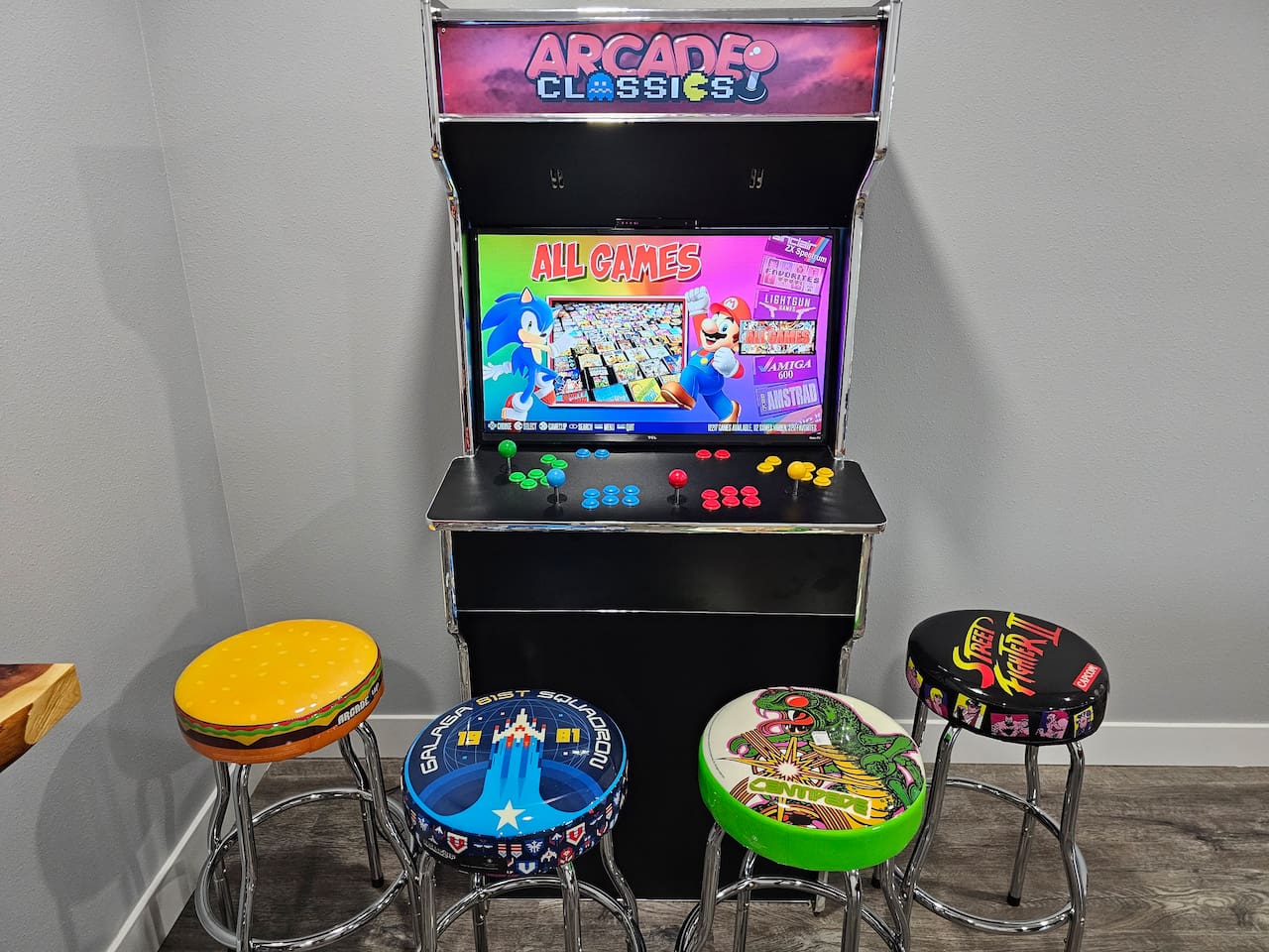 4 player retro arcade with over 10,000 games.
